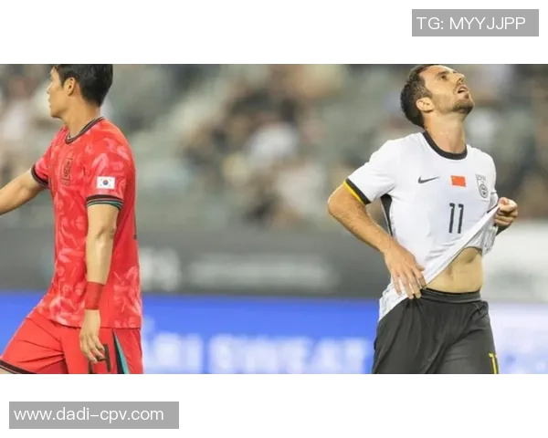 足球明星脚踩转场动作揭秘如何在比赛中灵活应对对手挑战